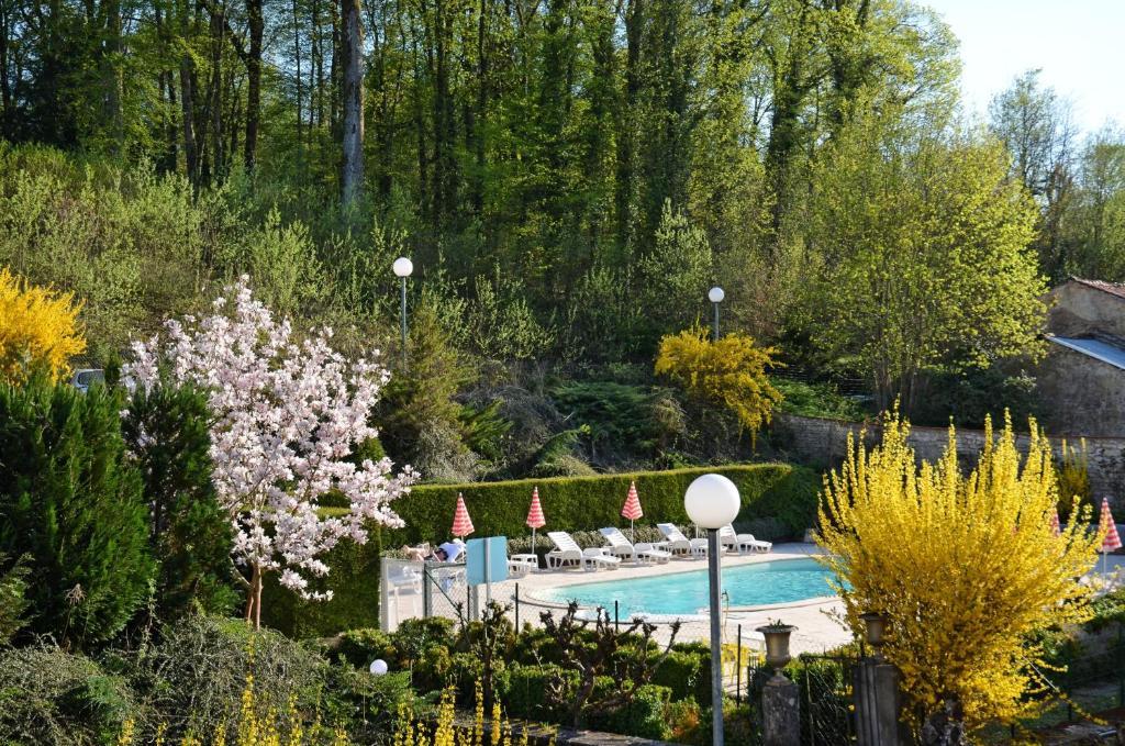 Hotel Et Studios D'Orfeuil Bourbonne-les-Bains Δωμάτιο φωτογραφία